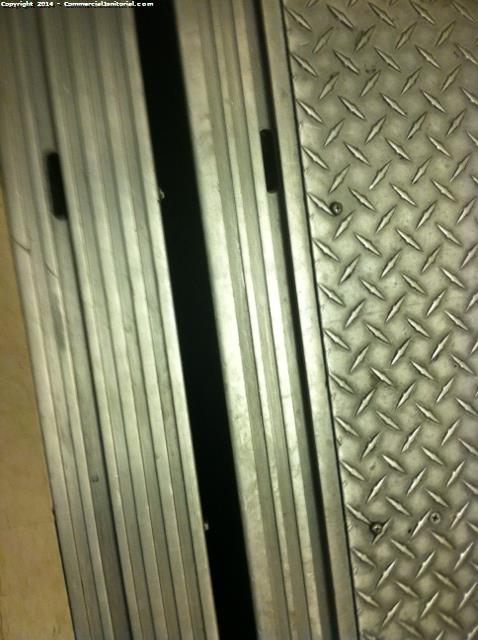 10/31/14

Angie F. performed inspection.

The crew did an amazing job of cleaning and detailing elevator track.

The client will be happy!

Nice work out there in the field.

Angie F.
